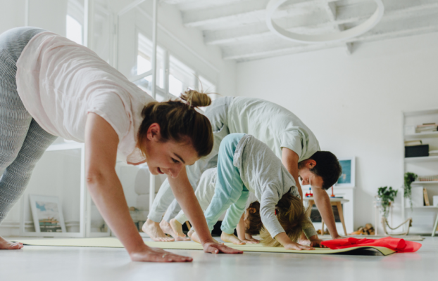 Je suis en arrêt, qui prend en charge mes revenus en tant que professeur de yoga ?