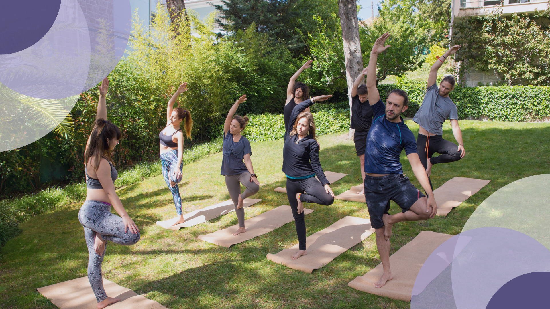 Yoga en plein air : les bienfaits de pratiquer dans la nature